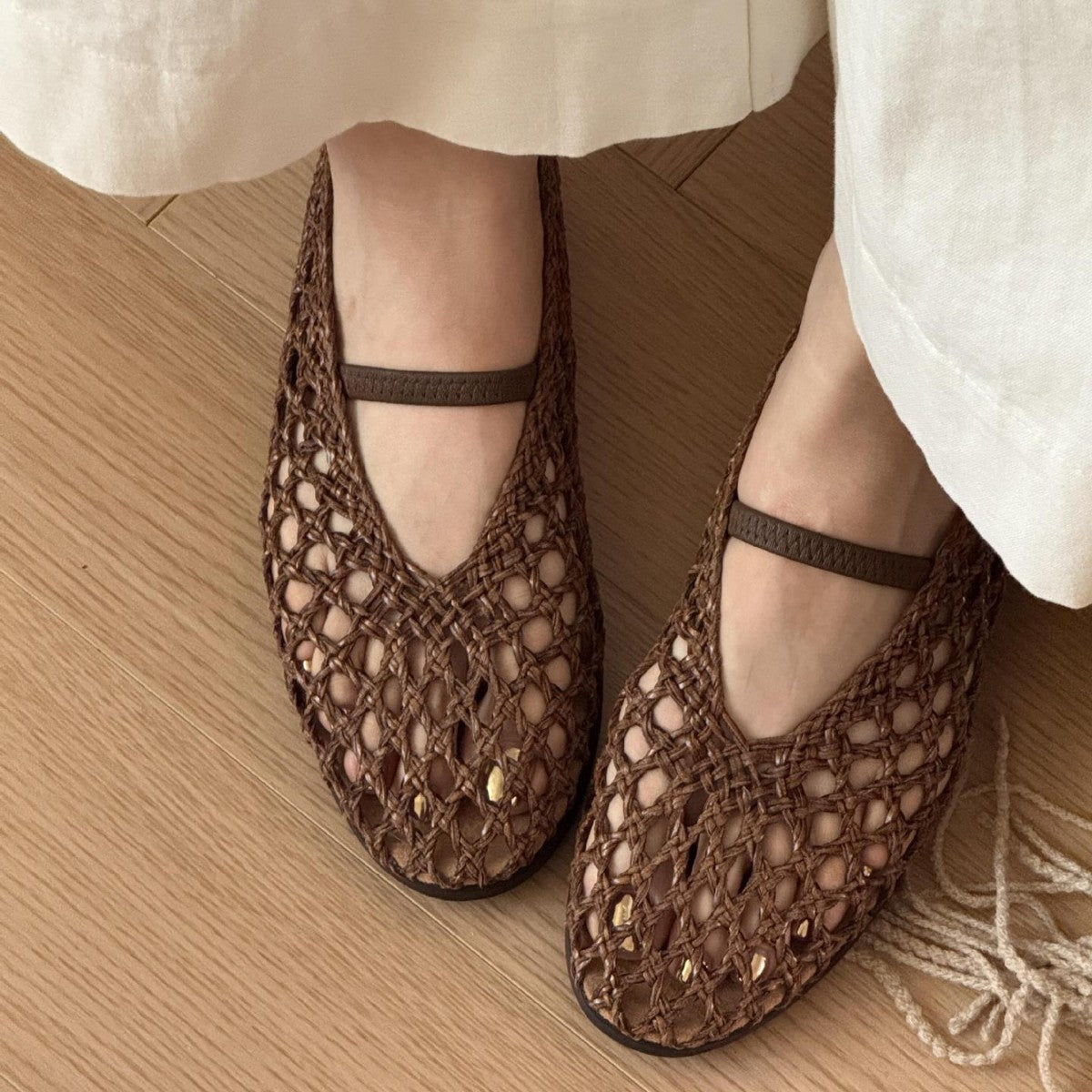 Women's Sheepskin Version Hollow Handmade Strap Round Toe Flat Women's Fashion Shoes