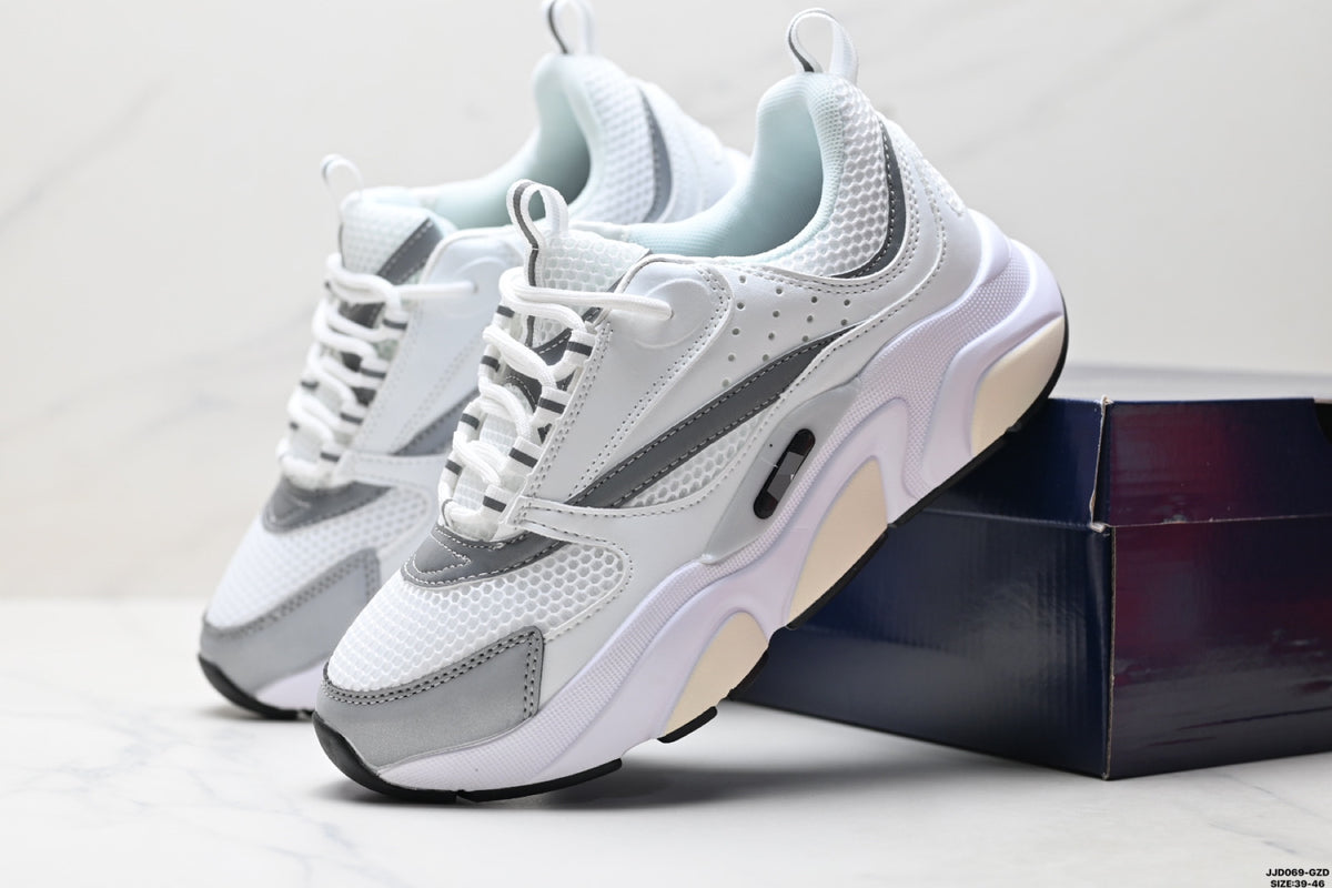 Men's Thick Sole Mesh Breathable Lightweight Elevator Wild Men's Sports Shoes