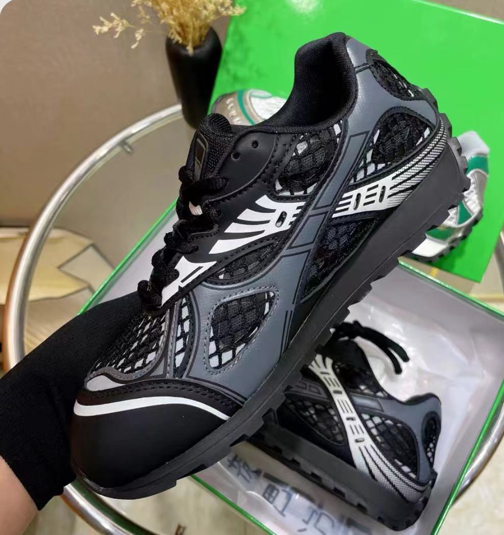 Women's Wang Weeks Yu Tong Dad Mesh Sneakers