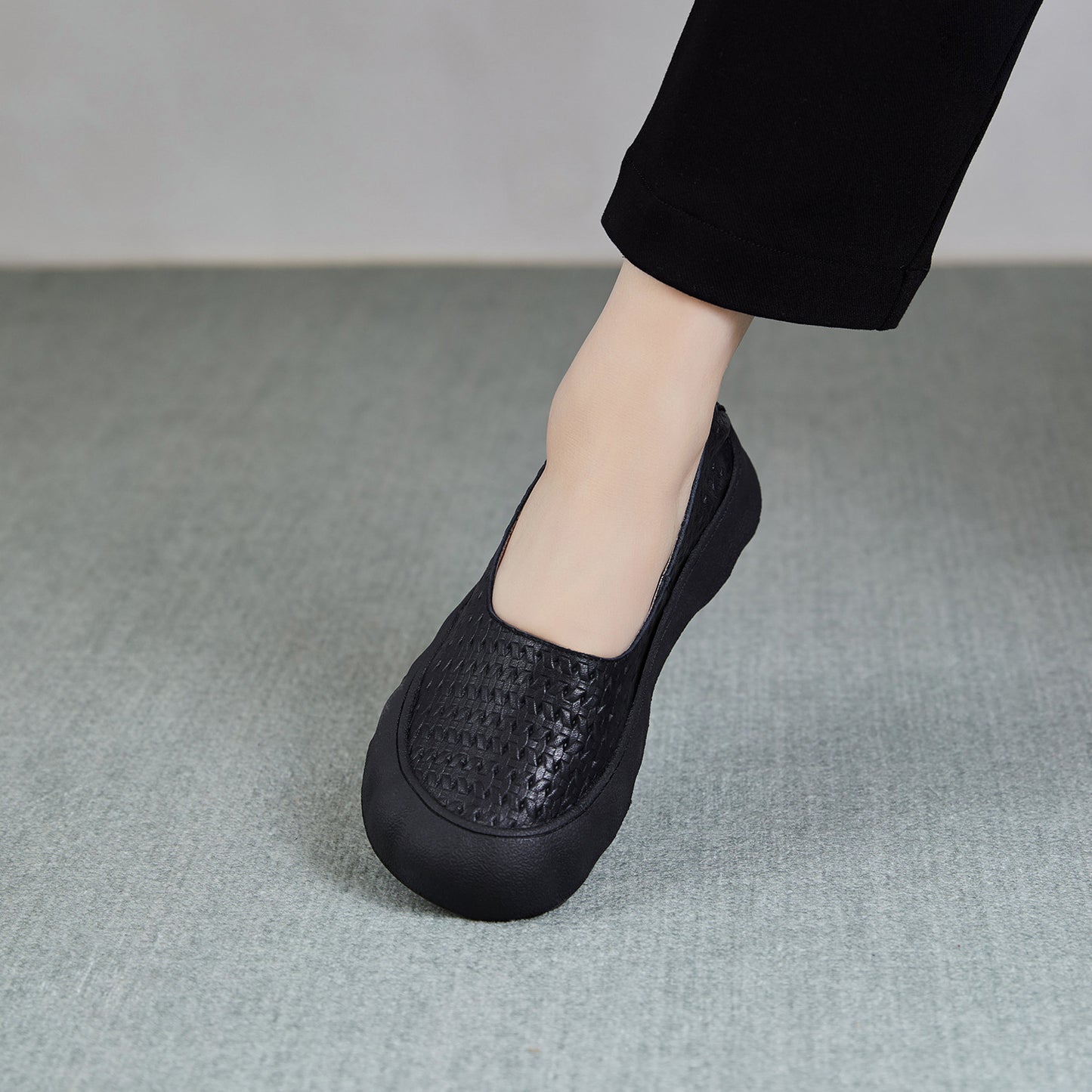 Women's Shallow Mouth Pumps Spring First Layer Cowhide Slip-on Lazy Loafers