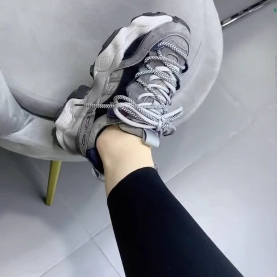Women's Winter Fleece-lined Thick Bottom Height Increasing Skinny Versatile Retro Men's Shoes