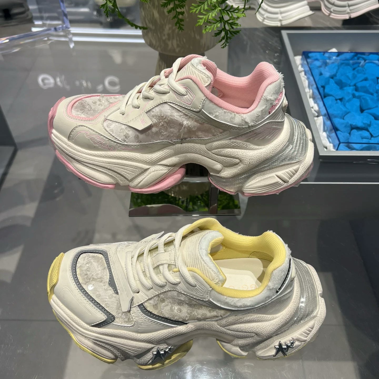 Cool European Goods Niche Mesh Surface Sneakers