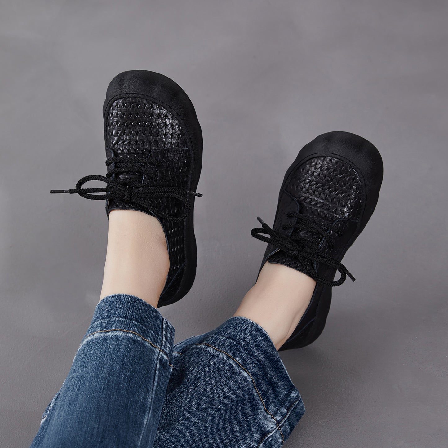 Women's Embossed Retro Lace Up Pumps Spring Comfort Flat Women's Casual Shoes