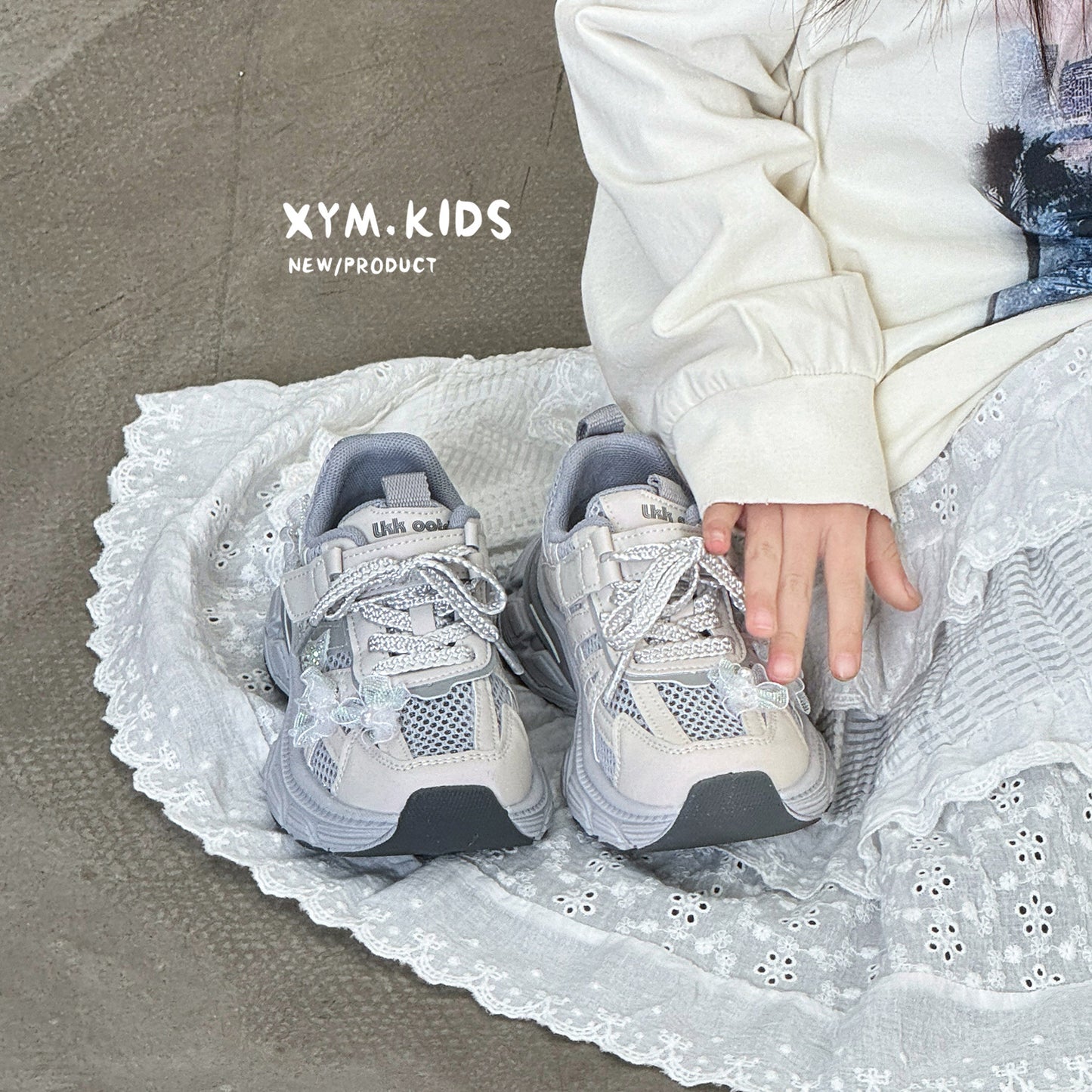 Children's Summer Korean Three-dimensional Flower Rhinestone Lightweight Children's Sports Shoes