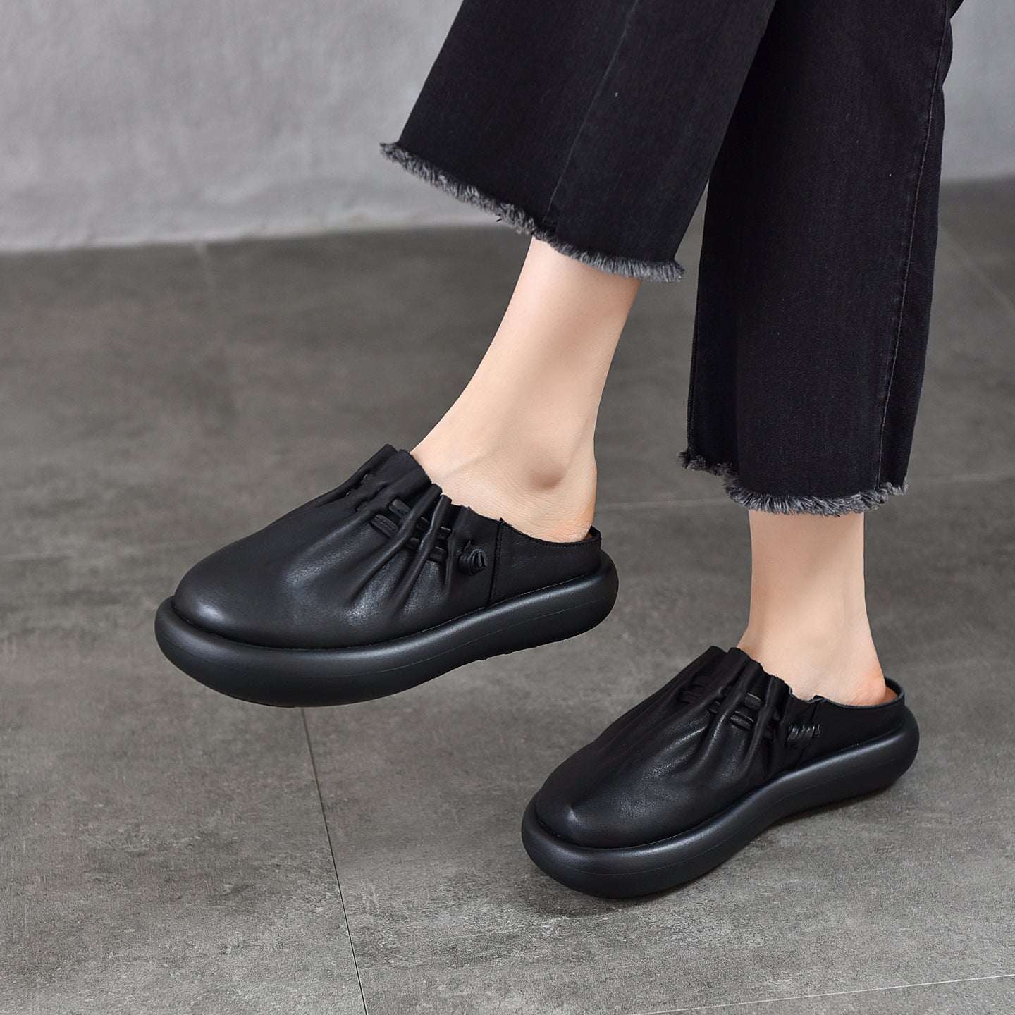 Women's Closed Toe First Layer Cowhide Outer Wear Thick-soles Slippers