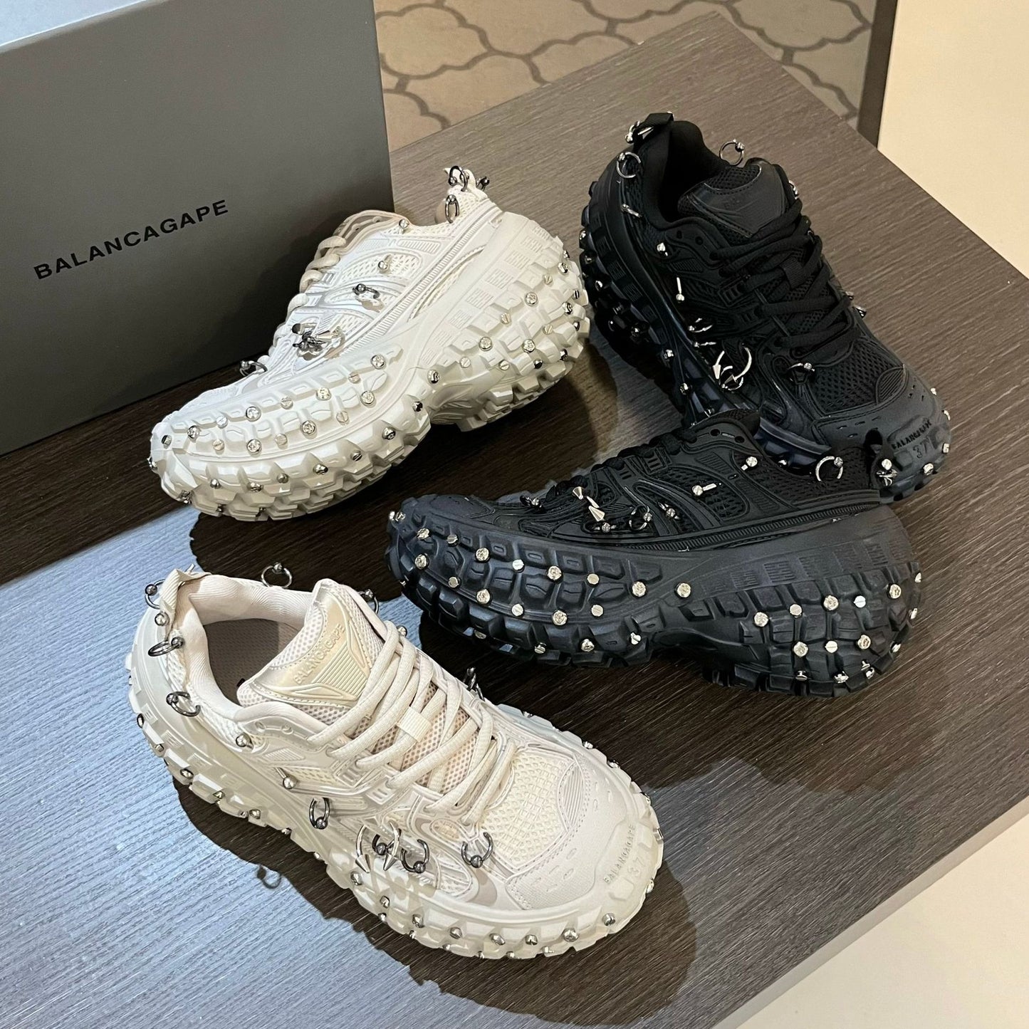 Women's Korean Durian Thick Bottom Height Increasing Rivet Women's Casual Shoes