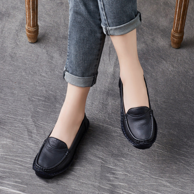 Women's Ethnic Style Vintage Cowhide Shallow Mouth Handmade Round Toe Slip-on Women's Casual Shoes