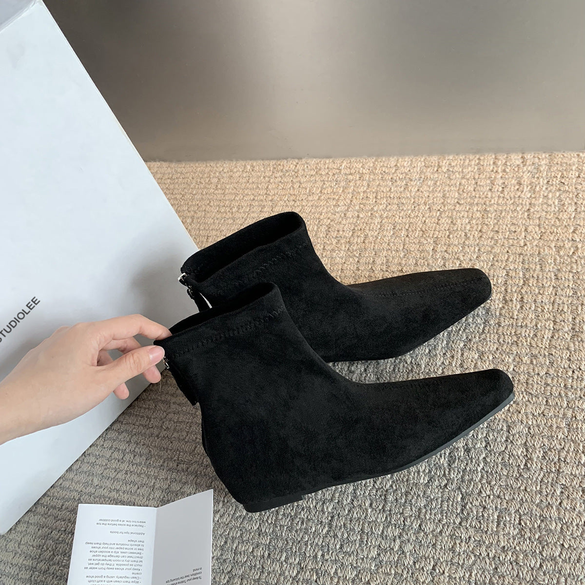Women's Style Retro Pointed Toe Suede Versatile Height Increasing Insole Minimalist Women's Leather Boots