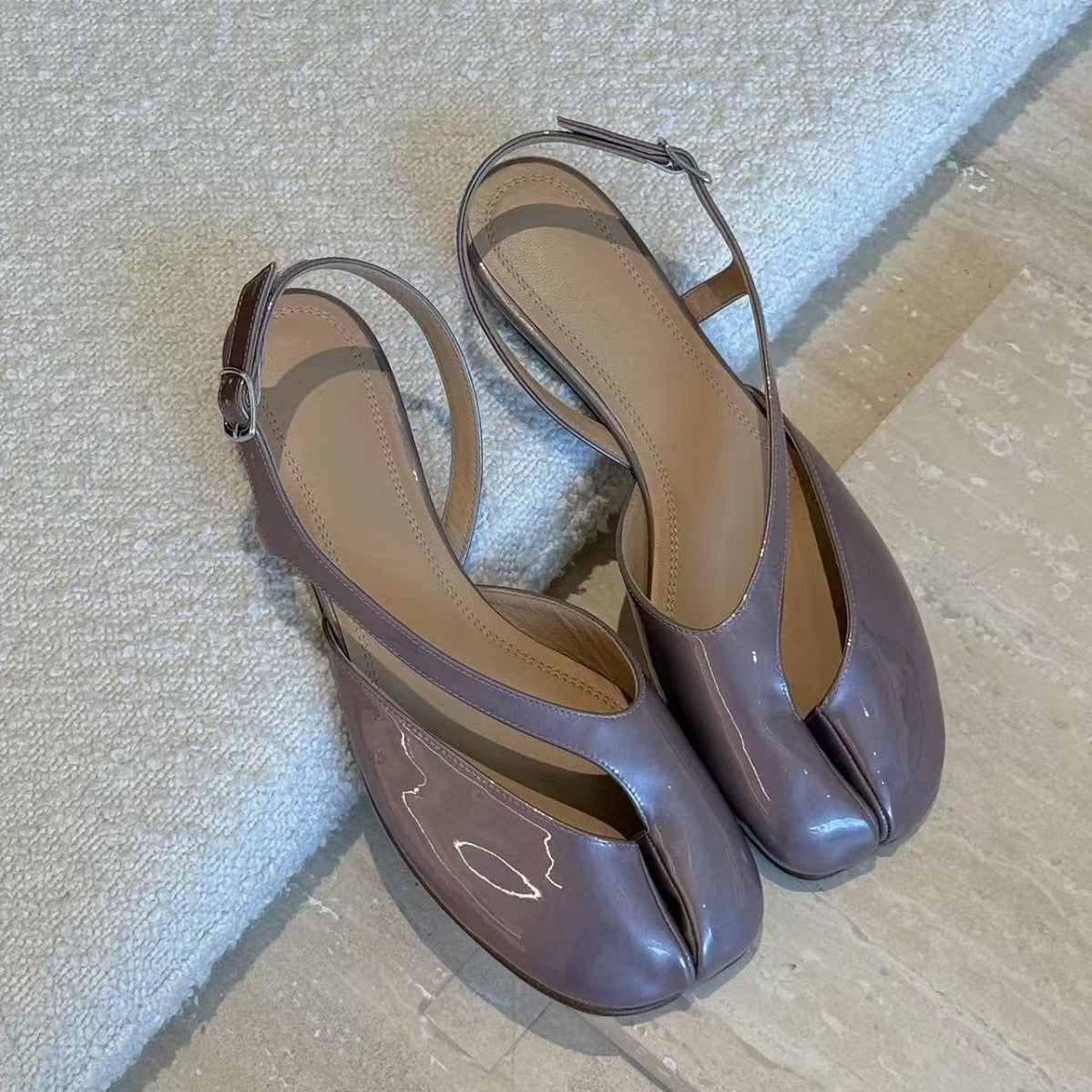 Women's Retro Minority Design Trotter Split Toe Buckle Fashion Flat Sandals
