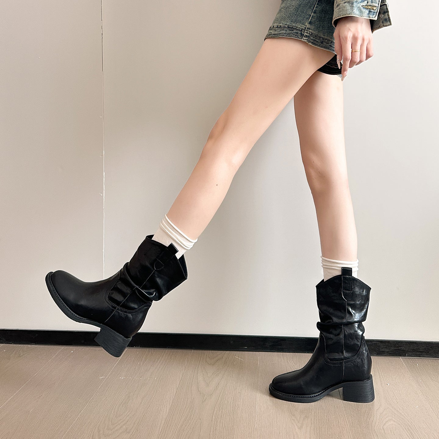 Women's Height Increasing Insole Round Toe Pleated Pile Style Western Women's Leather Boots