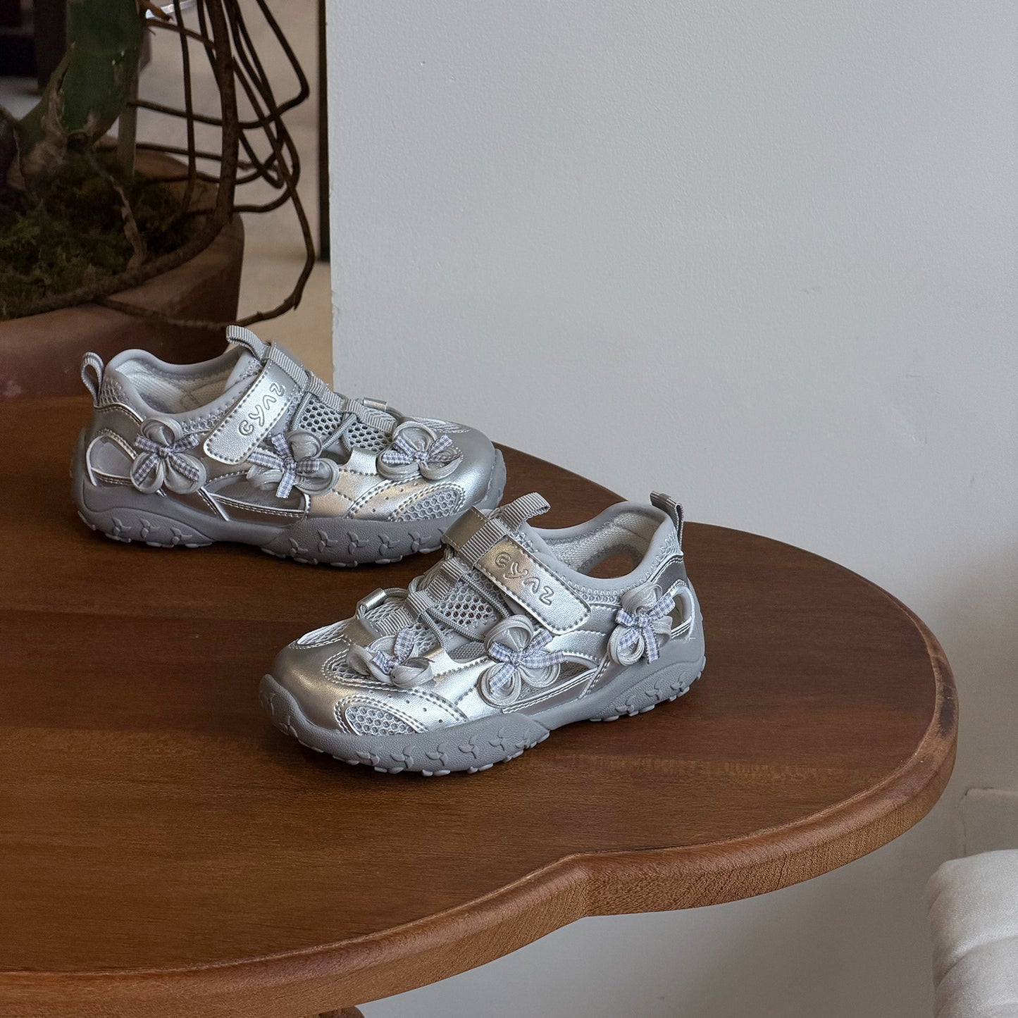 Children's Korean Style Hollow Flower For Middle Children's Sports Shoes