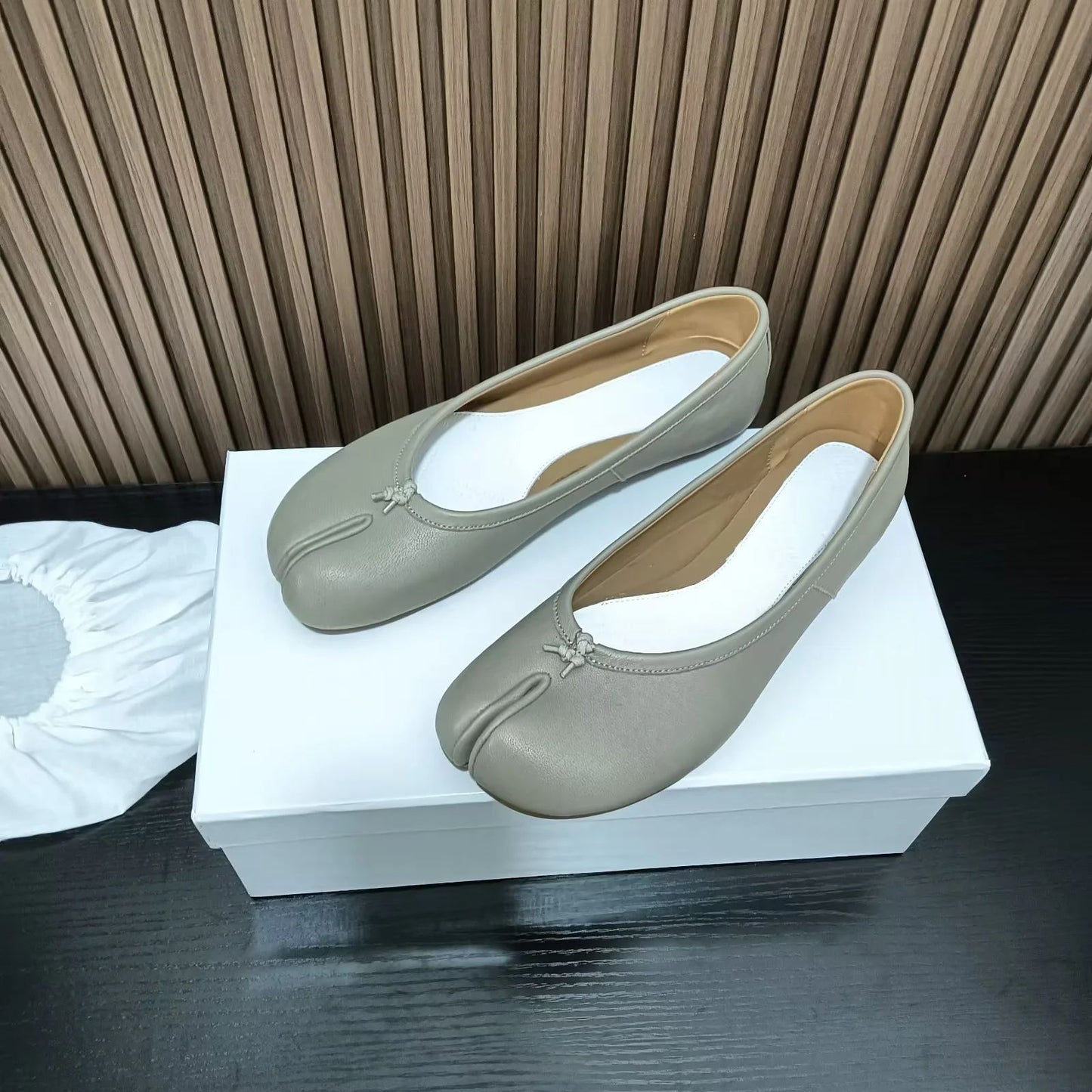 Women's Sheepskin Horseshoe Ballet Dancing Genuine Tabi Flat Women's Casual Shoes