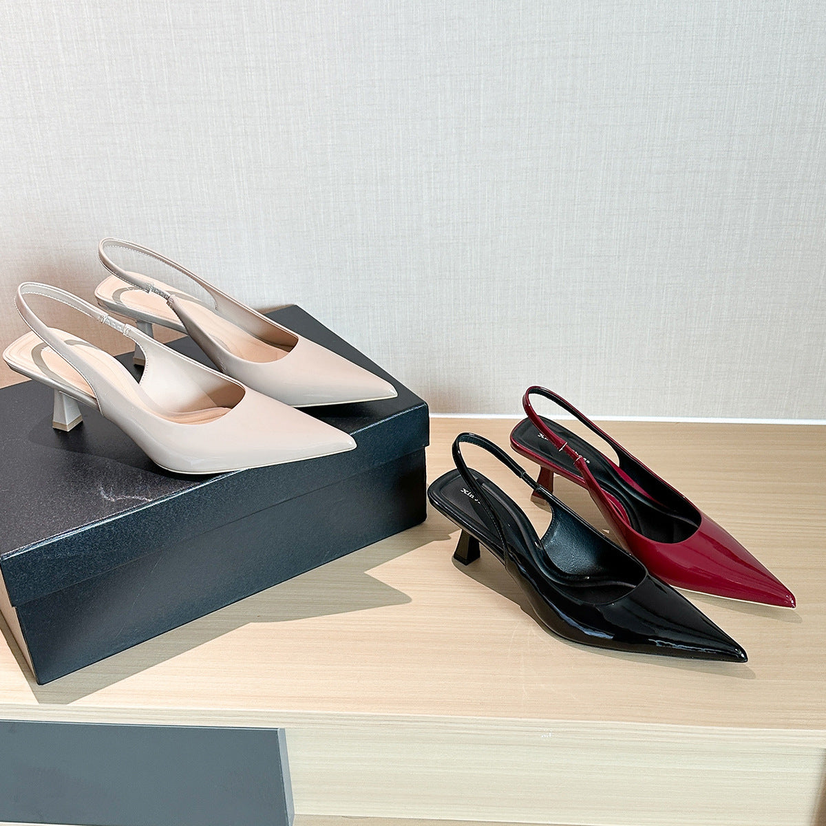 Women's Red Mid Shallow Mouth Simple Hollow Back Heels