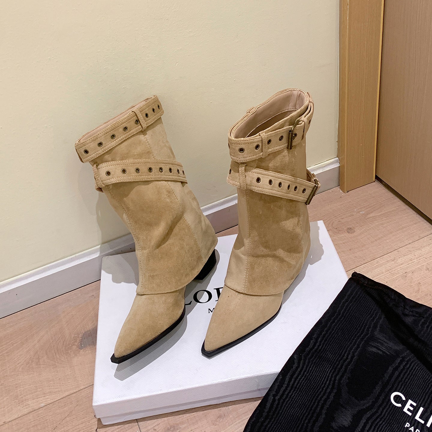 Women's Style Hot Pants Tube Short Chunky Middle Temperament Boots