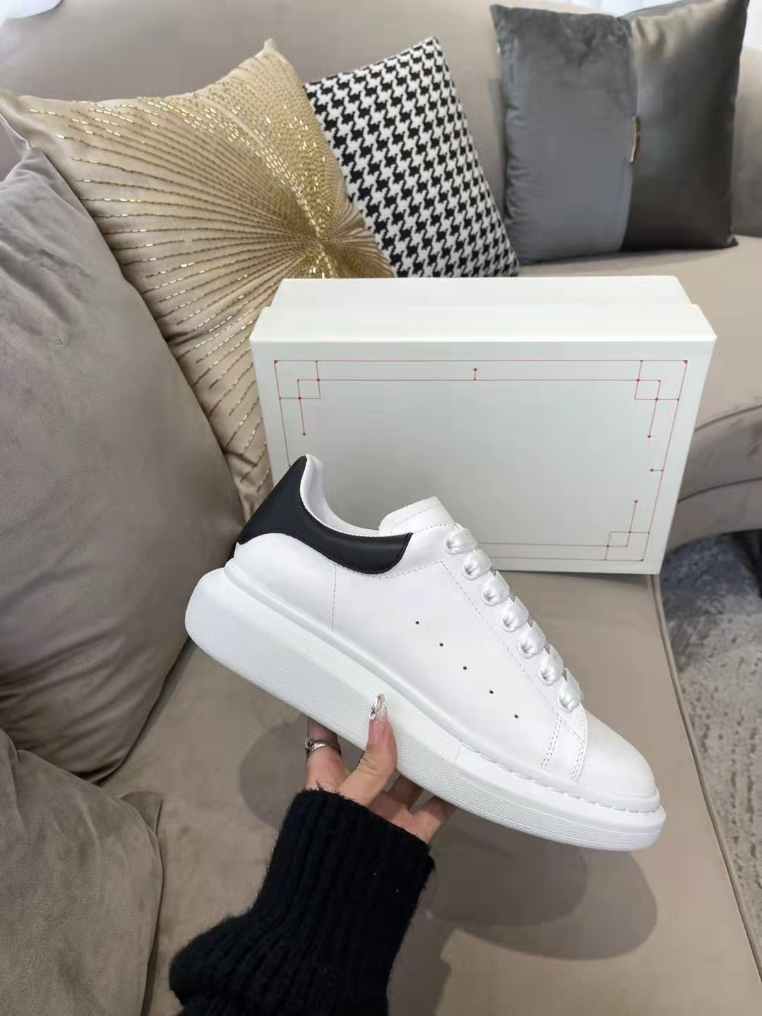 Women's Style Versatile Low Top Height Increasing Sneakers