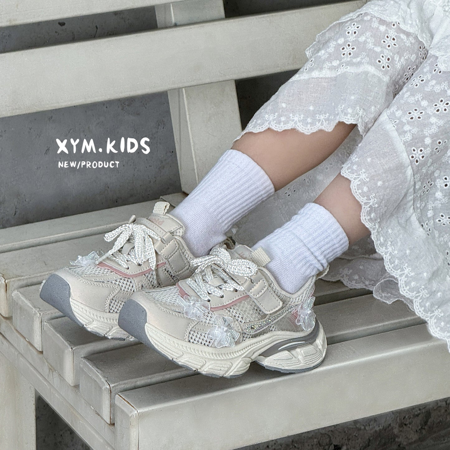 Children's Summer Korean Three-dimensional Flower Rhinestone Lightweight Children's Sports Shoes