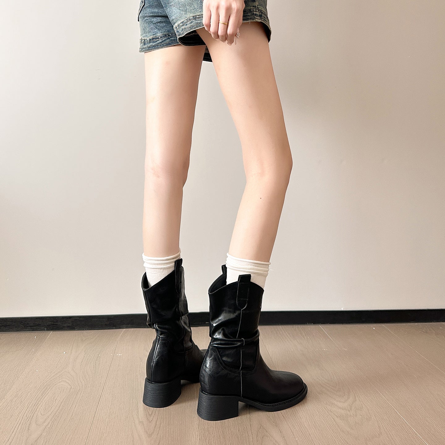 Women's Height Increasing Insole Round Toe Pleated Pile Style Western Women's Leather Boots