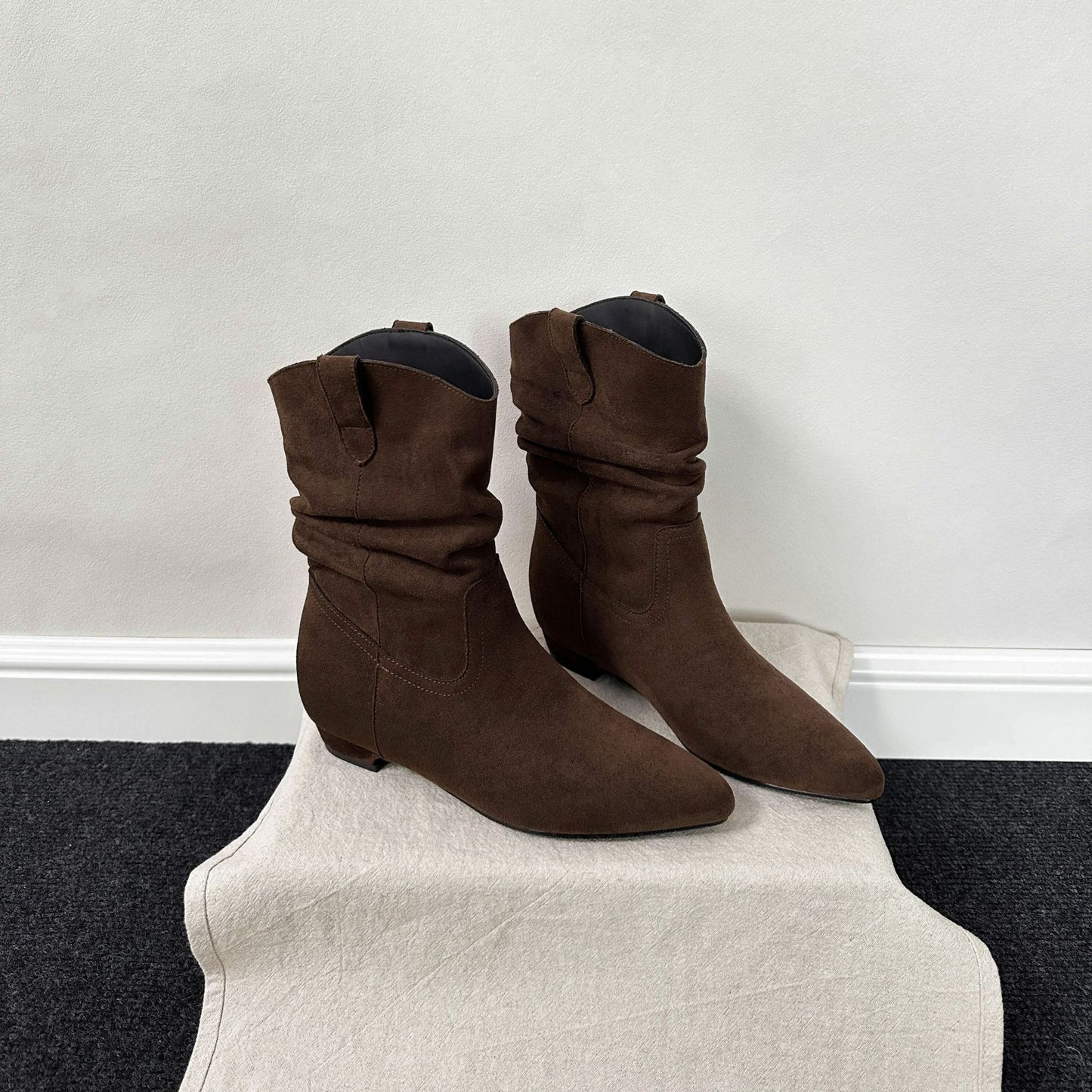 Women's Pleated Chunky V Cut With Height Of Pointed Ankle Pile Women's Leather Boots