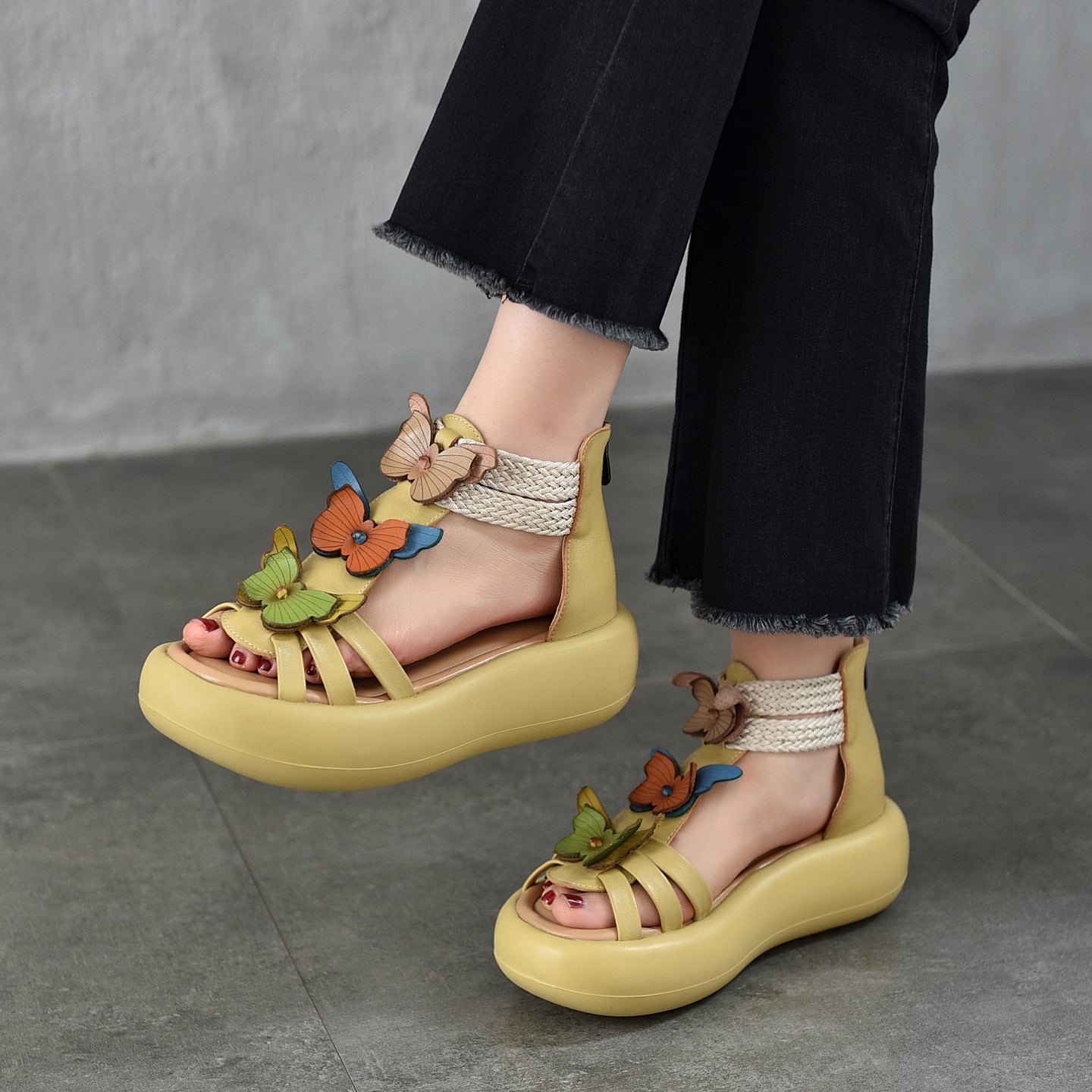 Women's Artistic Retro Shape Roman Muffin Genuine Platform Sandals
