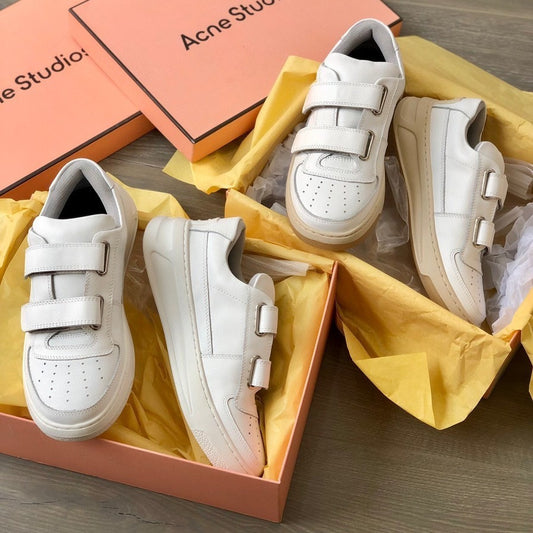 Women's Style Classic Smiley White Velcro Versatile Women's Shoes