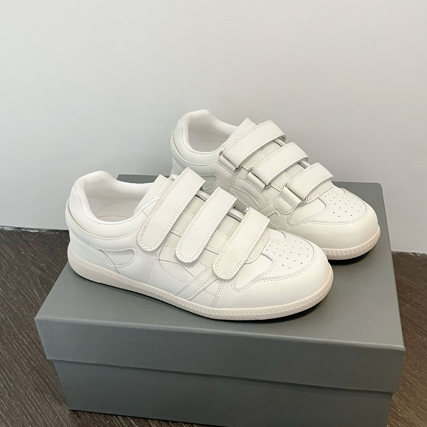 Women's Velcro Round Toe Fashion Fashionable Korean Retro Women's Casual Shoes