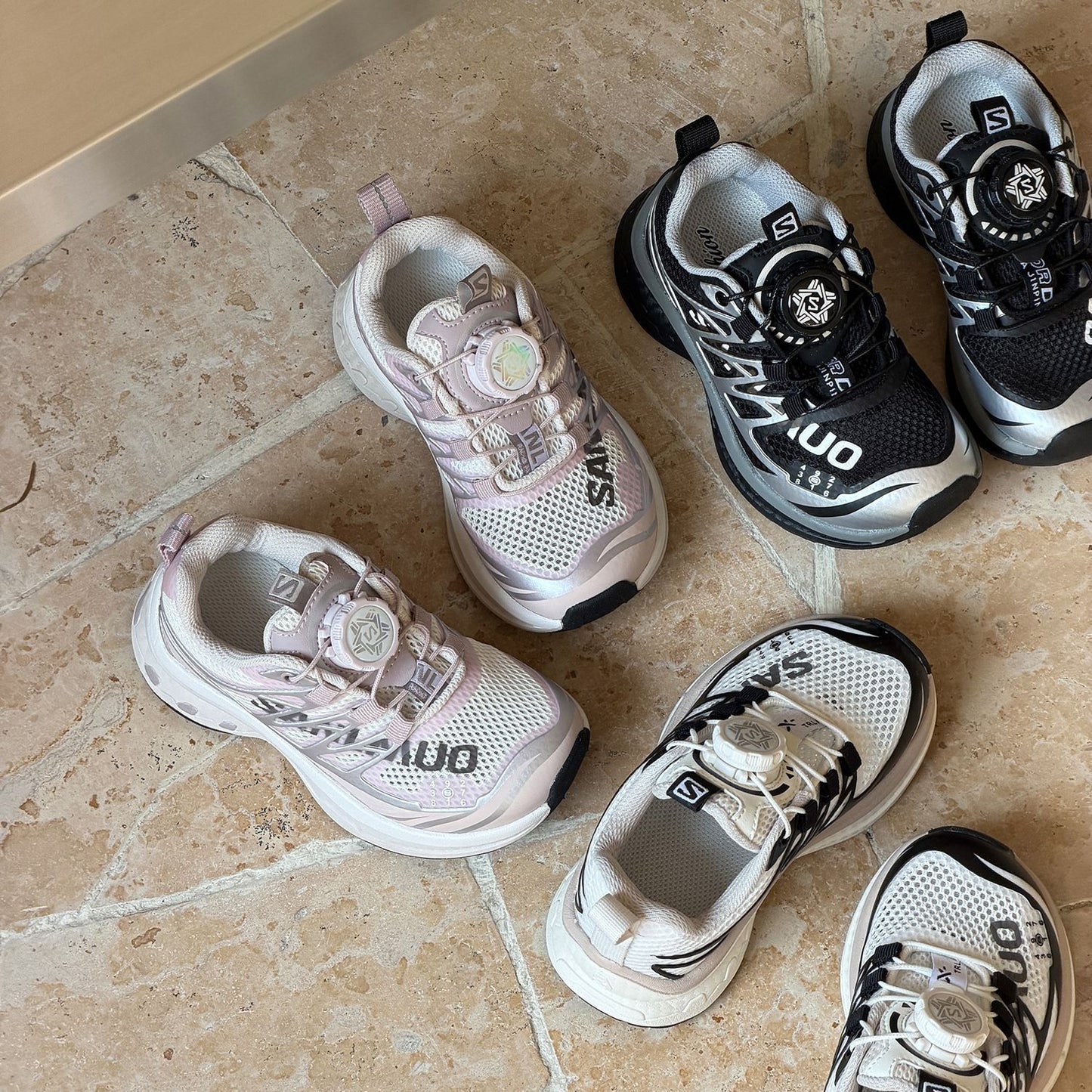 Children's Rotating Buckle Breathable Mesh Light Sneakers