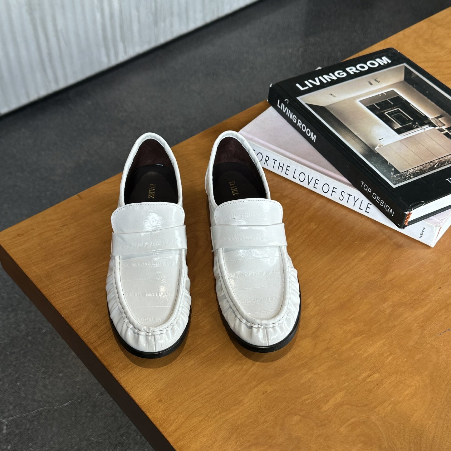 Women's Retro Fashion Slip-on Soft Bottom Leather Shoes