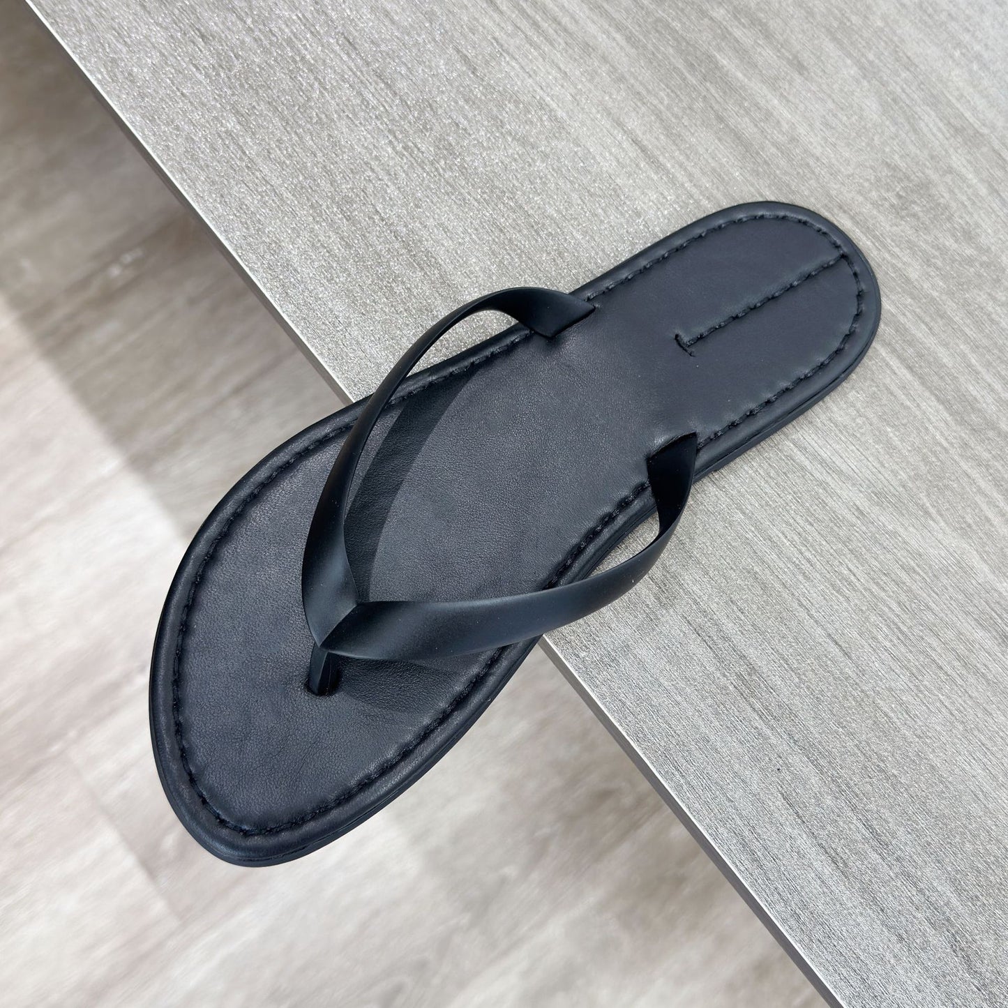 Women's Genuine Flip-flops Summer Flat Simple White Sandals