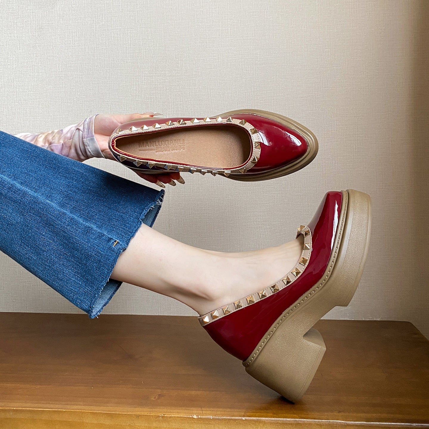 Women's Small Height Increasing Insole Pointed Rivets Pumps Retro Chunky Shallow Women's Fashion Shoes