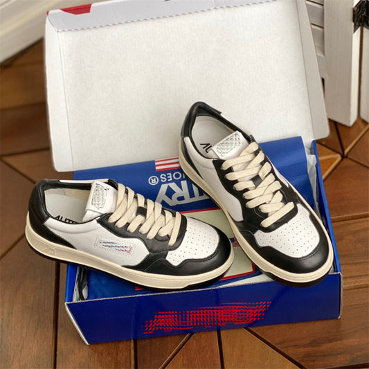 Women's White Thick-soled Black Show Feet Little Sneakers