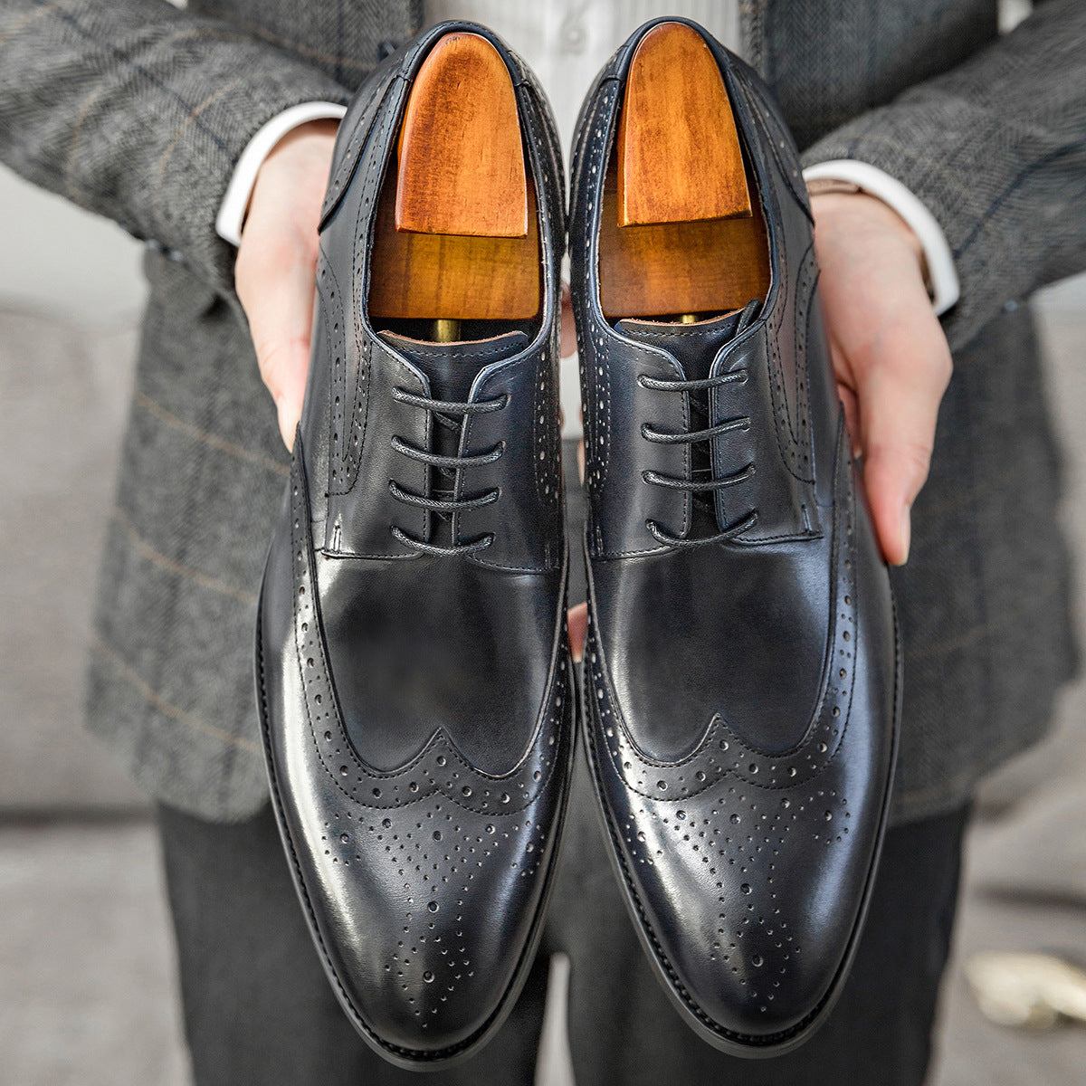 Comfortable Men's Brogue British Cowhide Carved Leather Shoes