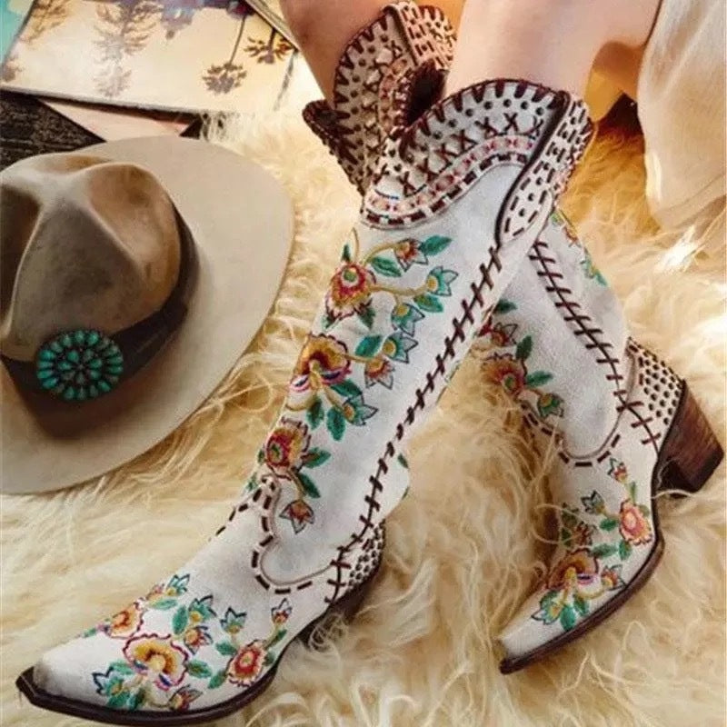 Women's Winter Large Size Pointed Embroidered Chunky Women's Leather Boots
