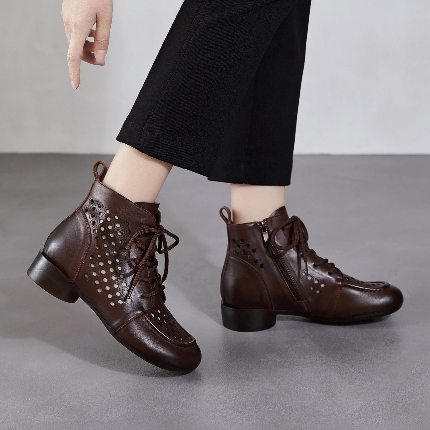 Women's Retro Authentic Hollow Out Martin Top Layer Cattlehide Fashion Women's Leather Boots