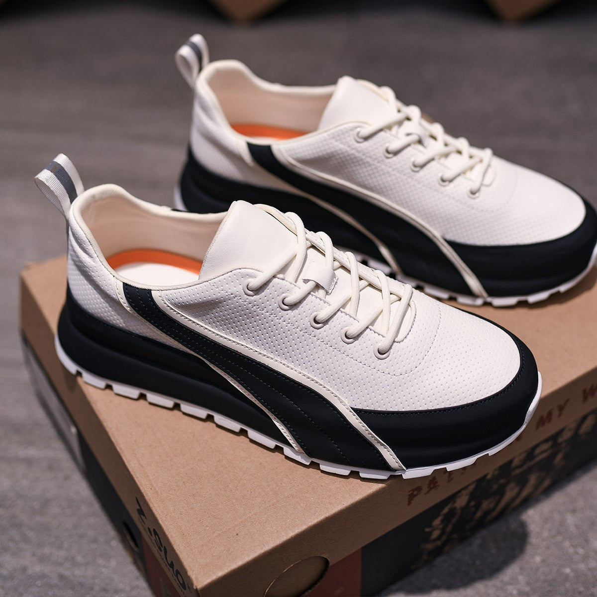 Men's Summer Sports Board Breathable Punching White Men's Shoes