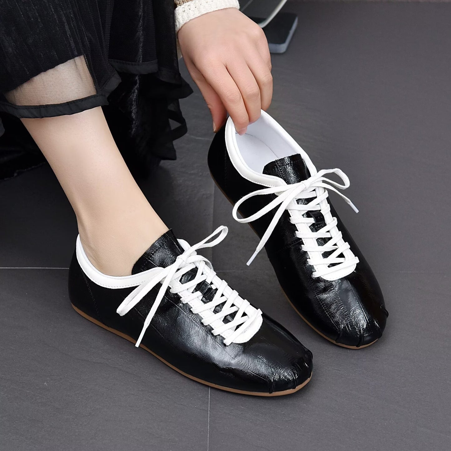 Women's Spring Retro Style German Training Flat Round Toe Women's Casual Shoes