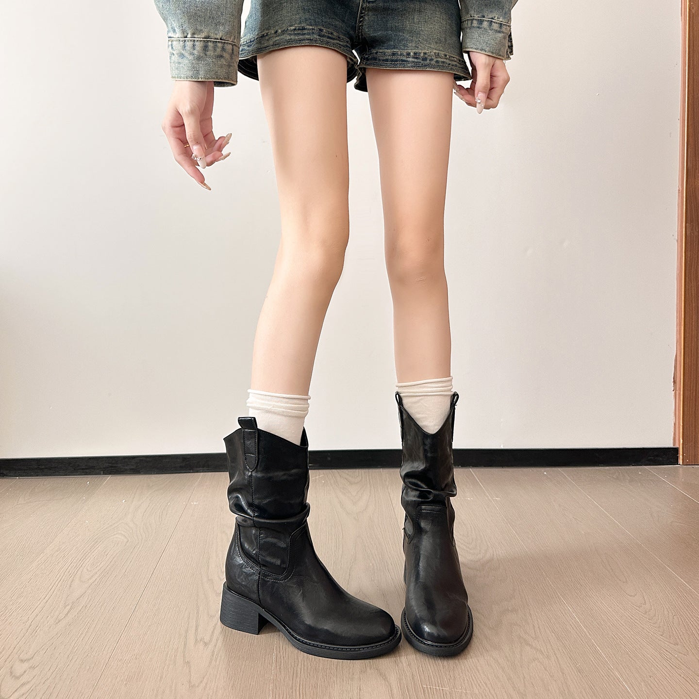 Women's Height Increasing Insole Round Toe Pleated Pile Style Western Women's Leather Boots