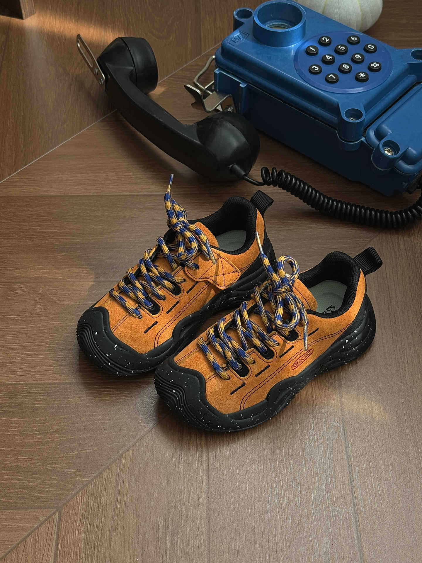 Outdoor Boys Professional Cow Split Velcro Breathable Children's Sports Shoes