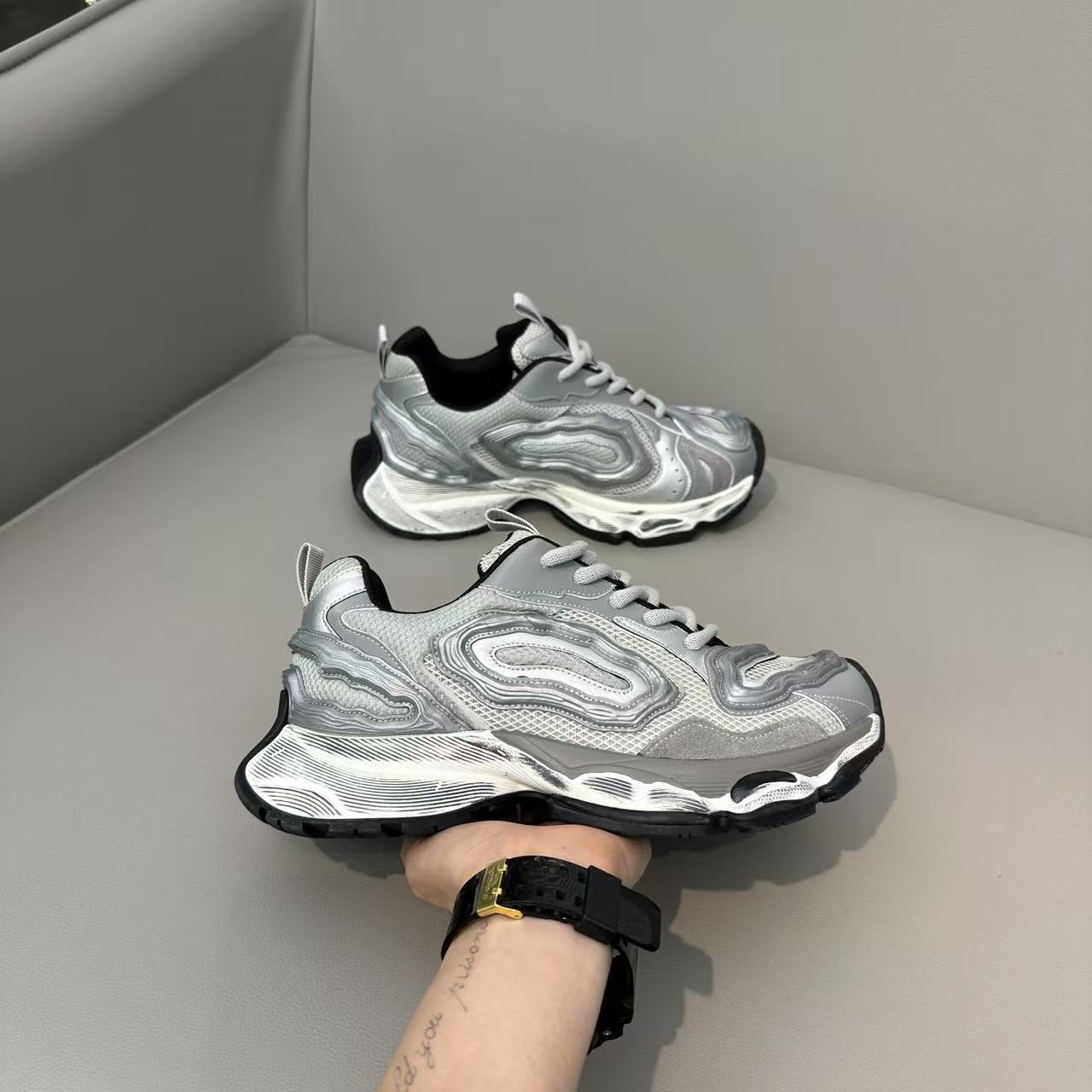 Men's Size Early Spring Mesh Stitching Thick Bottom Lightweight Leather Shoes