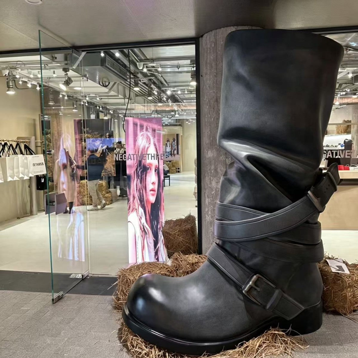 Women's Style Niche Belt Buckle Waste Soil Round Head Chunky Retro Boots