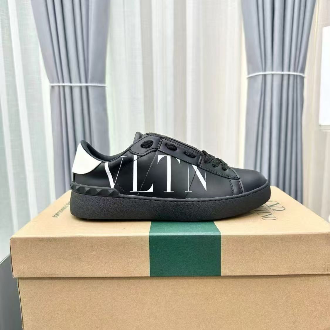 Spring White Luxury Rivet Unisex Low Women's Board Shoes
