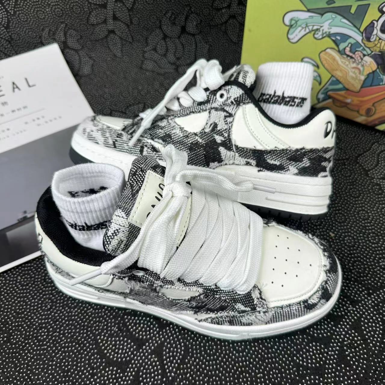 Women's & Men's National Fashion White Niche Board Couple Sneakers