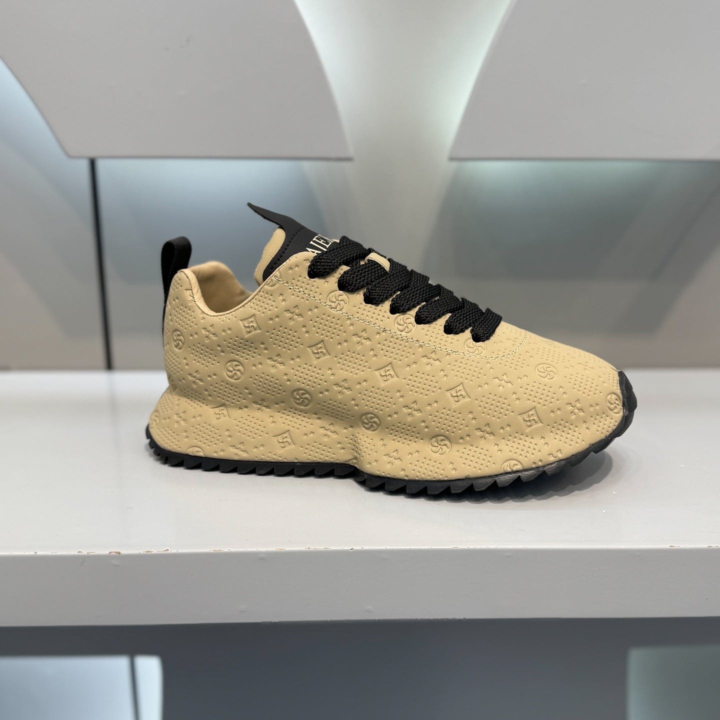 Men's Light Luxury Fashion Veet Padded Covered Bottom Ruffle Handsome Stylish Men's Casual Shoes