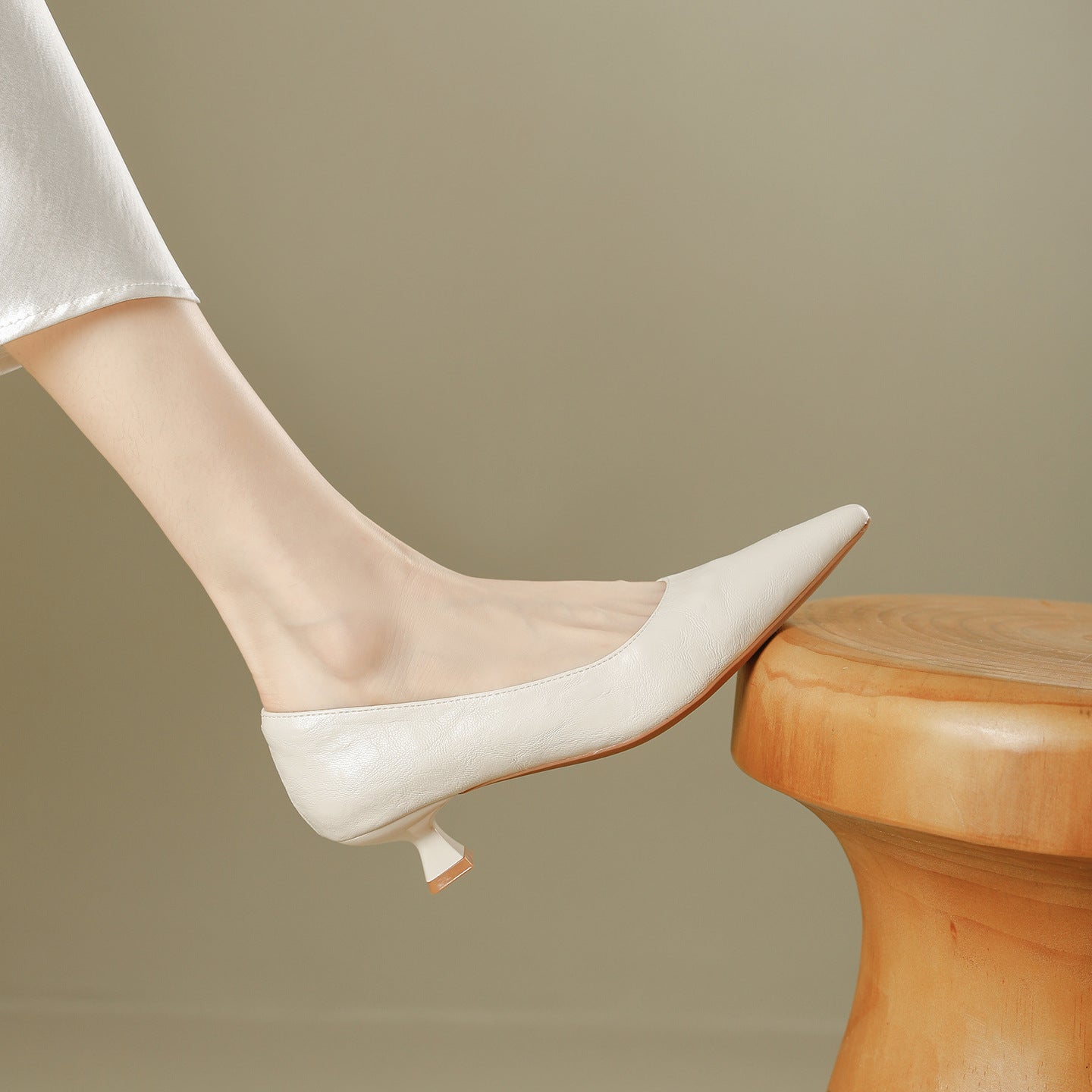 Women's Low-cut Soft Pumps Autumn Slimming Stiletto Simple Temperament Wild Professional Women's Fashion Shoes