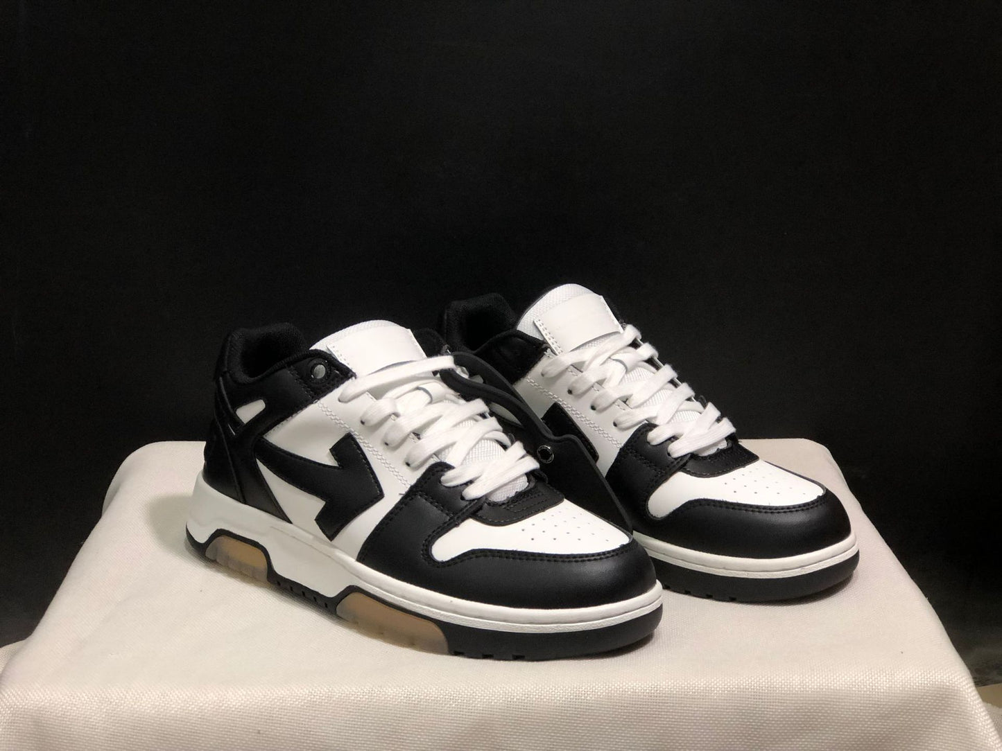 Women's & Men's Couple Street Board Comfortable Retro White Sneakers