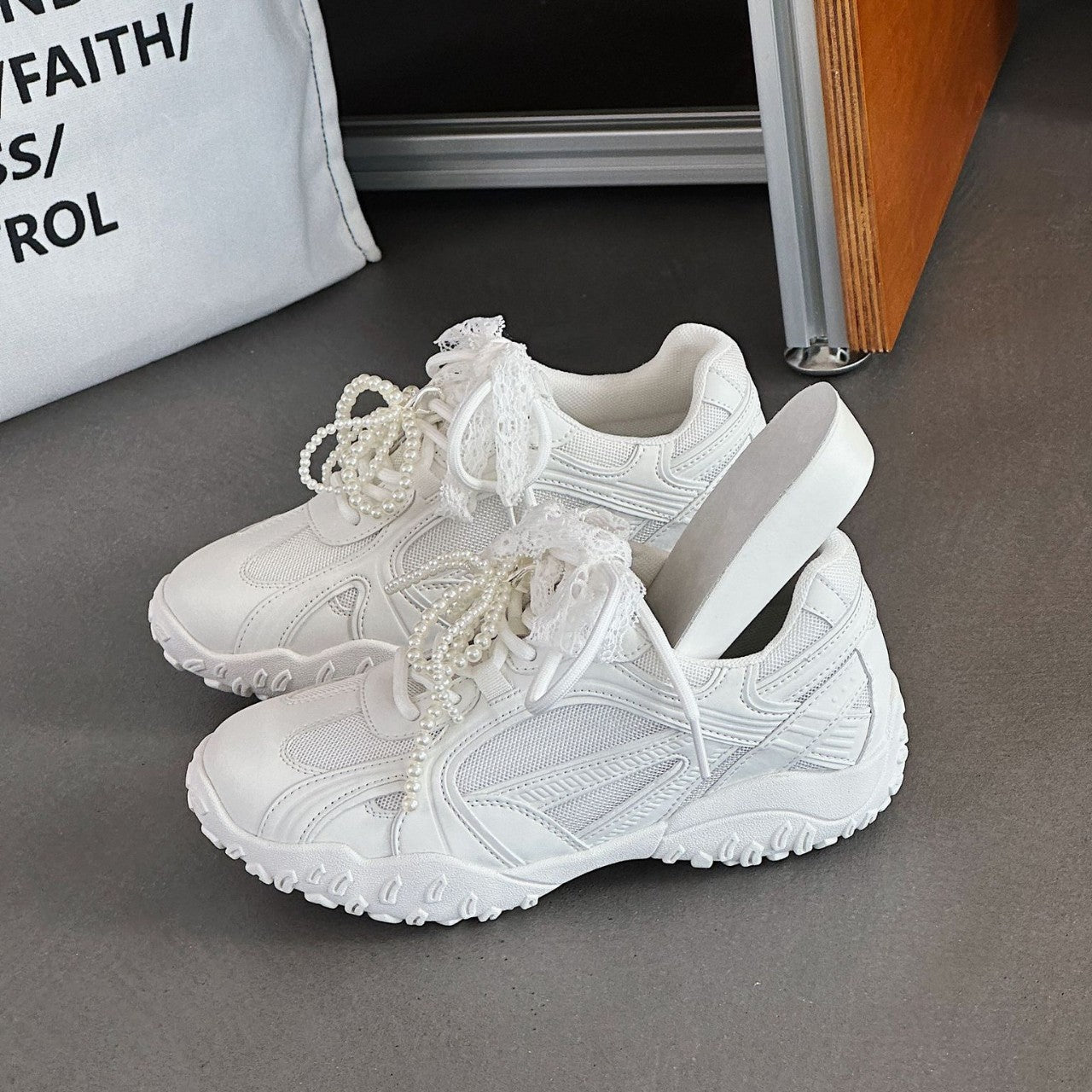 Women's Autumn Lace Pearl Height Increasing Insole Soft Bottom White Women's Casual Shoes