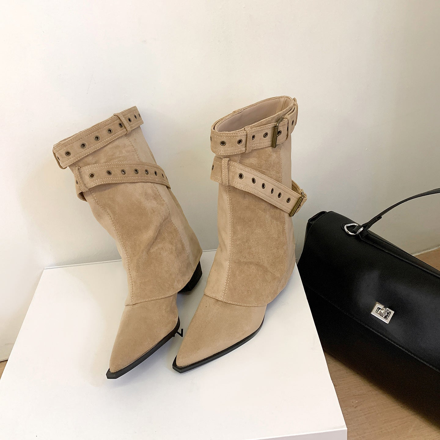Women's Style Hot Pants Tube Short Chunky Middle Temperament Boots