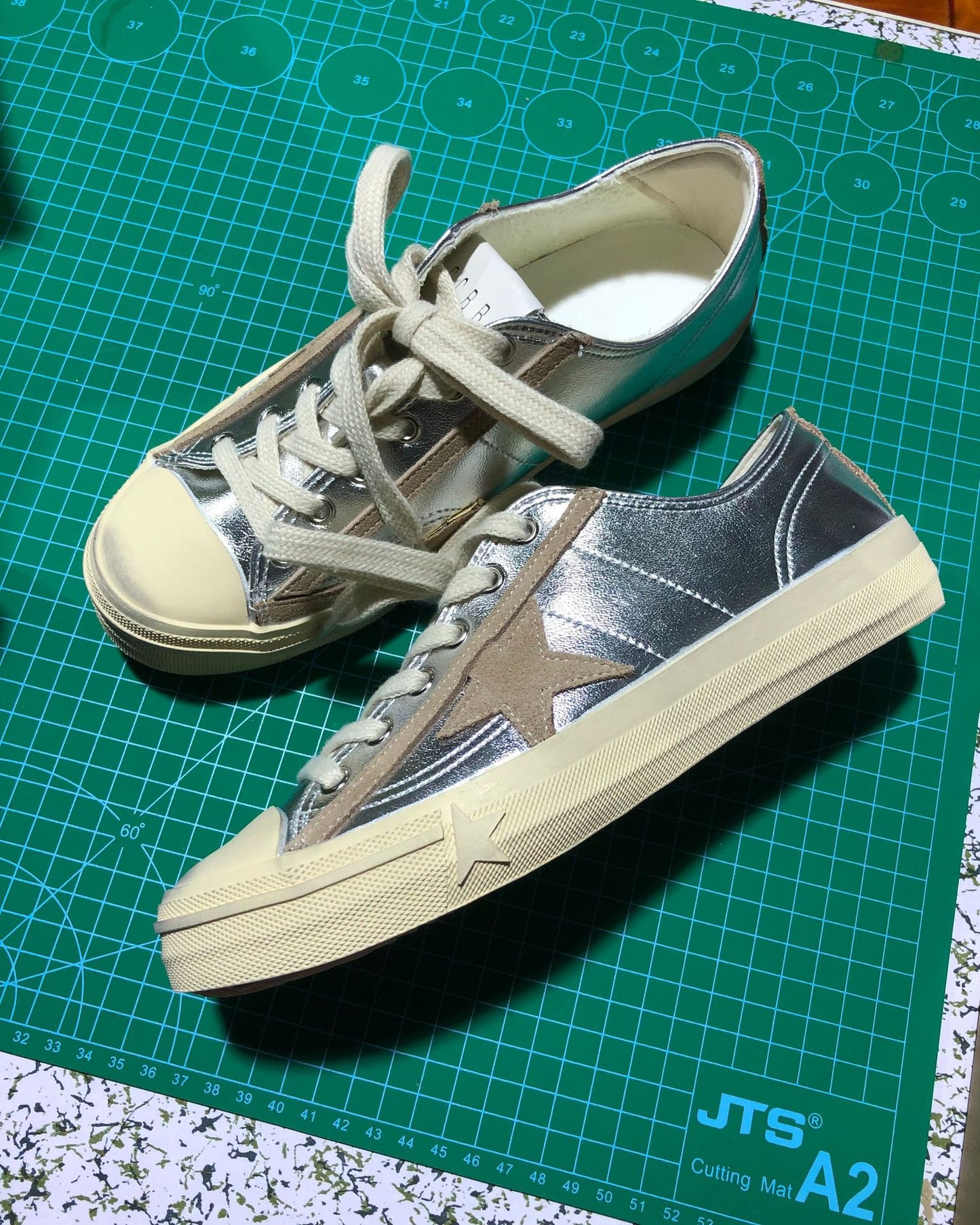 Women's Distressed Dirty Sports White Flat Step-on Half Women's Board Shoes