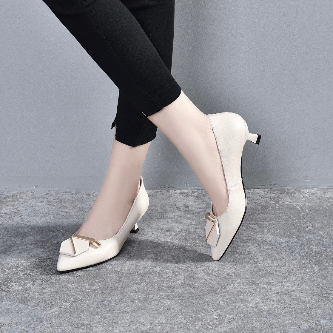 Women's Pointed Toe Low-cut First Layer Cowhide Women's Shoes