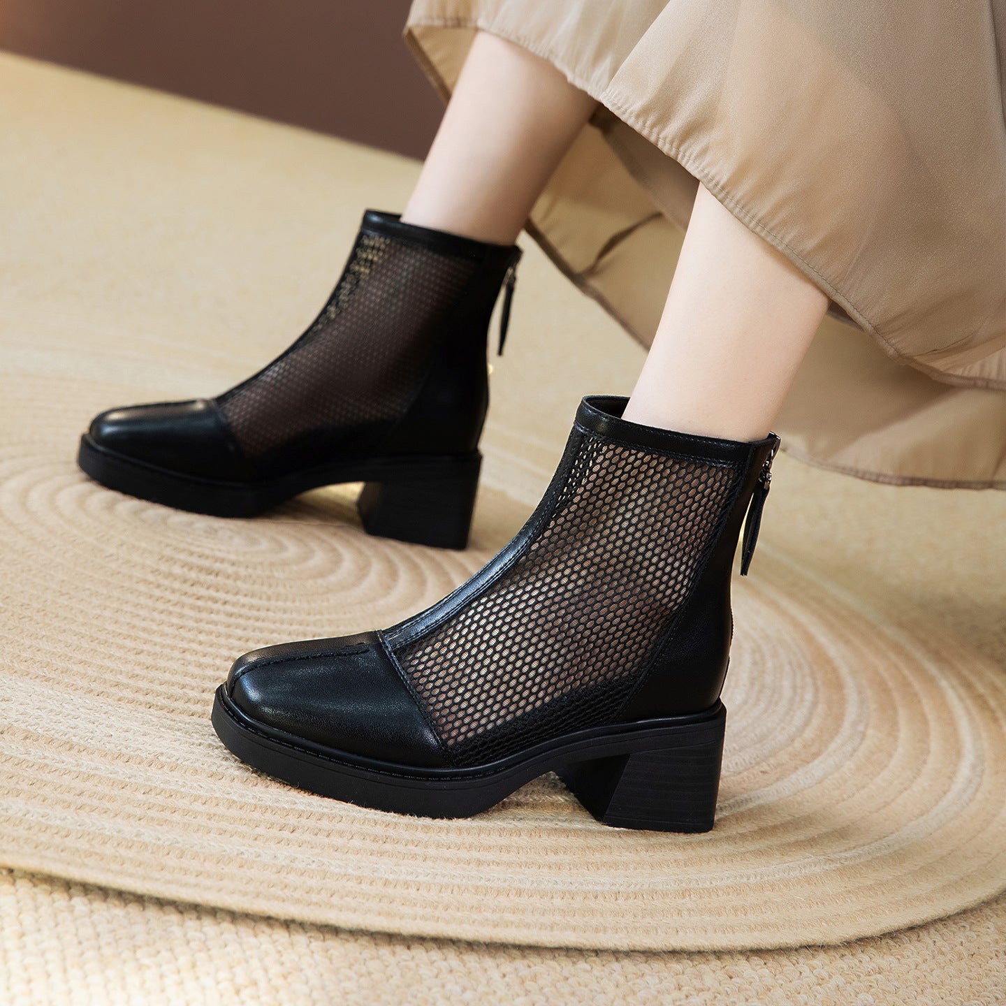 Women's Height Increasing Insole Small Hollow Mesh Surface Martin Breathable Women's Leather Boots