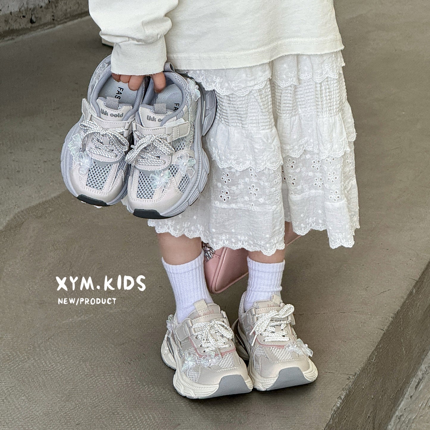 Children's Summer Korean Three-dimensional Flower Rhinestone Lightweight Children's Sports Shoes
